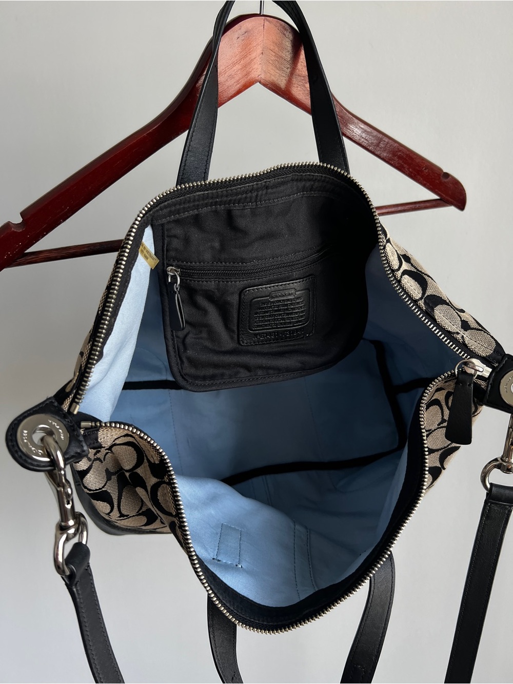 Authentic Coach Signature Handbag - Picture 10 of 11